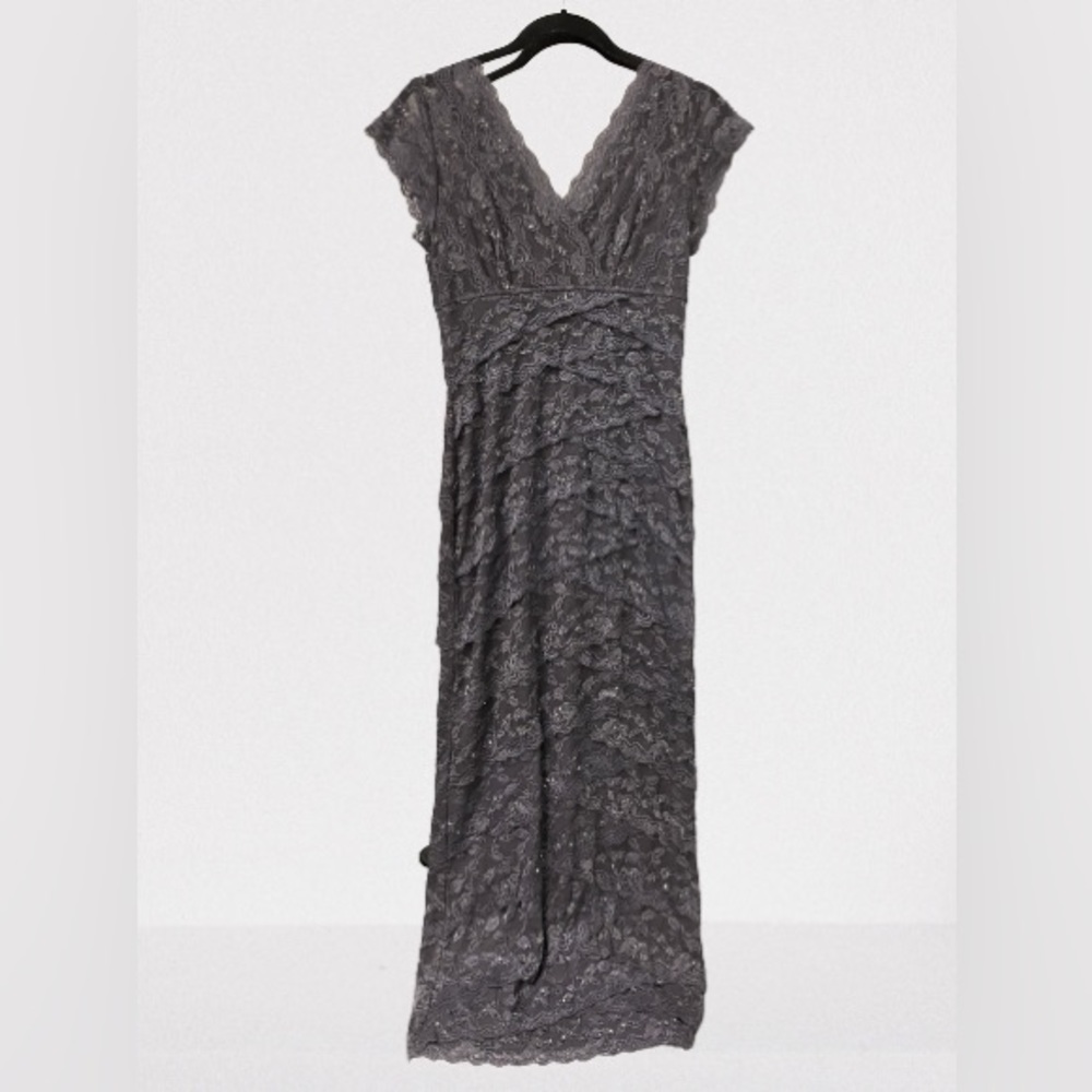 NWOT Marina Scalloped Lace Formal Dress
